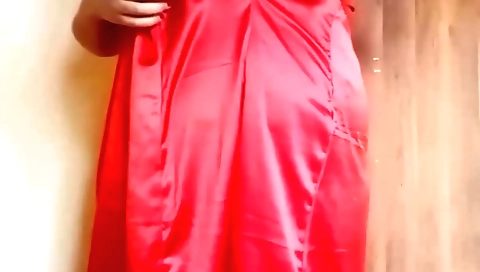 Big boobed Indian slut showing her body in hd video