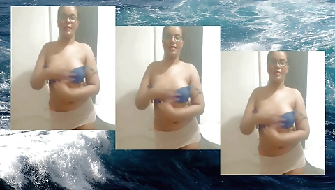 I'm fucking in the shower with my hot brunette girl