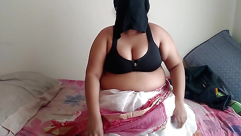 Indian bhabhi plays with her stepbrother-inlaw's big-ass