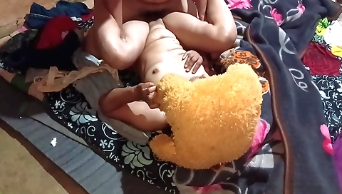 Indian girl fucked in bedroom in amateur porn video