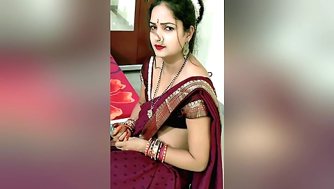 Indian naked girl shows off naked body in hotel room