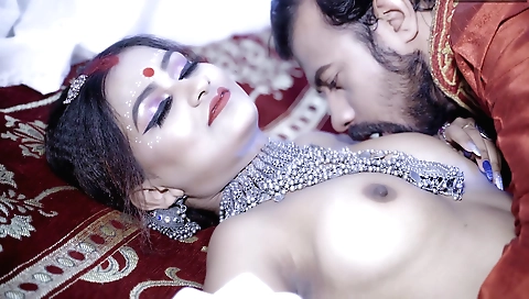 Indian couple enjoys sharing a dick at the wedding