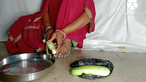 Desi Bhabhi Ki Chudai Kheera Se Desi Oman Kumbar Masturbate