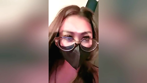 Indian brunette gets fucked on her pussy in homemade solo video