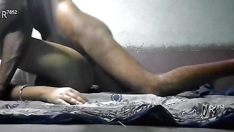 Indian pornstar in sexy body shows her tits and tits