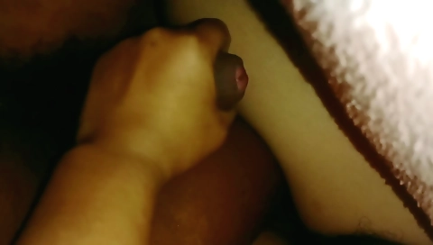 Handjob for a gorgeous woman in a hot amateur video