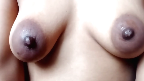 Sexy amateur girl in india makes a solo porn video