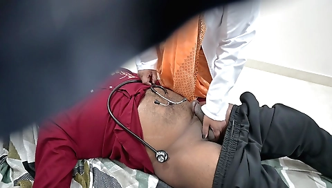 Indian doctor does a handjob to patient in the clinic