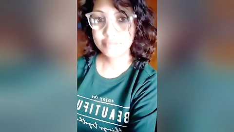 A brunette chick shows her sexy body in front of the webcam