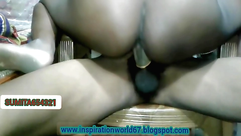 Indian girl sucks and fucks her lover in a homemade video