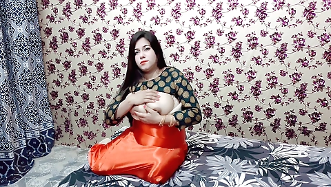 Chubby brunette with big boobs demonstrates her big boobs