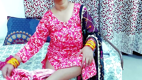 Indian stepmom fucks her own stepson in a hot video