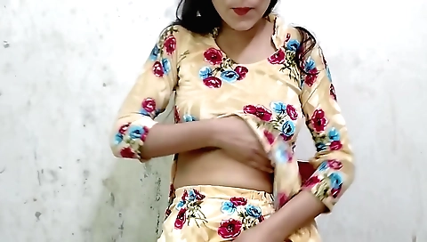 Horny indian stepsister ko paisa de kar jabar dasti pela