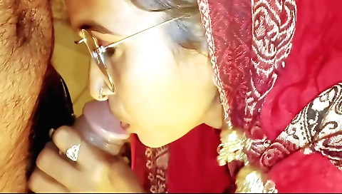 Indian girl gives a wonderful blowjob with her mouth
