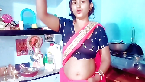 Indian girl with sexy tits is going all the way solo