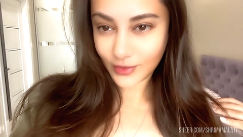 Indian brunette does a nice face-sitting on the bed