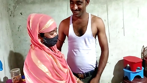 Indian video with a hot brunette babe and deep penetration