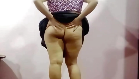 Indian chick riding her own big dick on the web camera