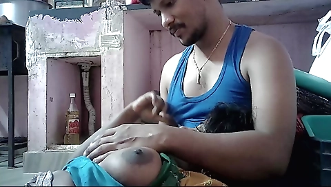 Webcam amateur brunette shows her big tits in a video