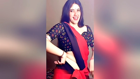 Amateur brunette with a long and thin body is giving back massage