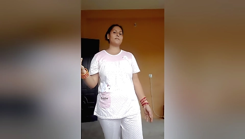 Amateur brunette in lingerie video with solo female video