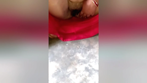 Indian babe with a hairy pussy plays with her pussy
