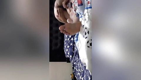 Amateur sex video of a sexy babe and a red shirt guy