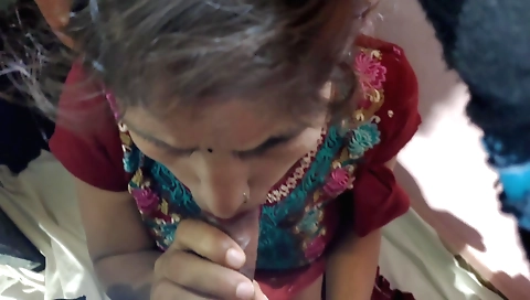 Horny brunette with a thick and juicy pussy is having fun