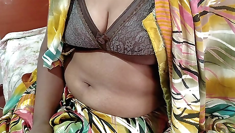 Busty solo girl plays with herself in webcam video