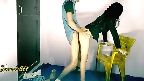 Indian chick is making the best of her life on webcam