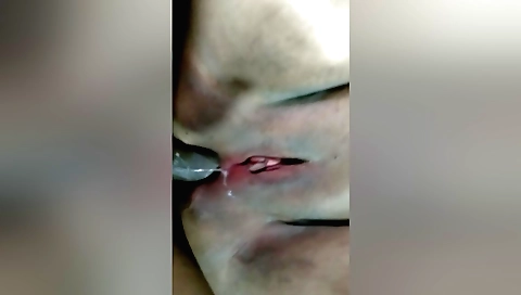 Indian girl fucking her asshole in amateur anal clip