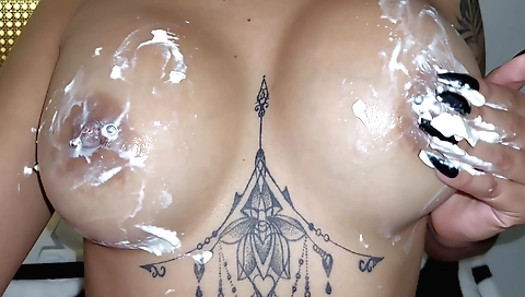 Amateur teen with tattooed body makes her pussy really hot