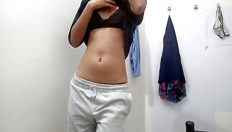 Amateur indian solo porn video showing me 1st time taking my pussy