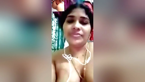Indian bhabhi shows her big boobs on webcam solo vid