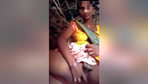 Indian brunette with a nice round pussy wants to have water