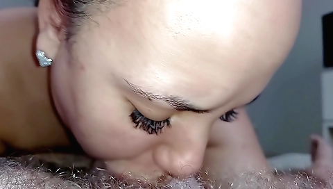 Indian slut with a sexy face is going to show her deepthroat