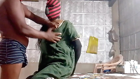 Indian amateur sex video with a woman with a pretty face