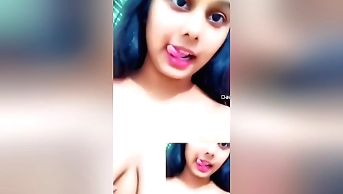 Today Exclusive- Horny Girl Shows Her Boobs And Pussy