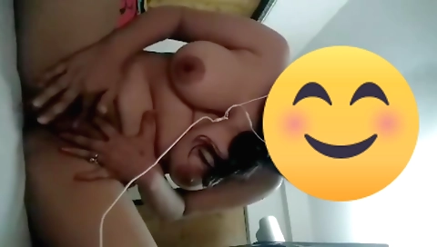 Amateur brunette in lingerie showing her body on cam