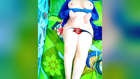 Beautiful brunette enjoying herself doing alone sex