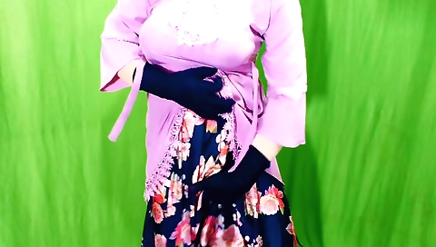 Indian solo female masturbating in her bedroom video