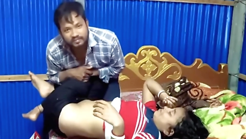 Indian chick makes her first sex video in a hardcore way