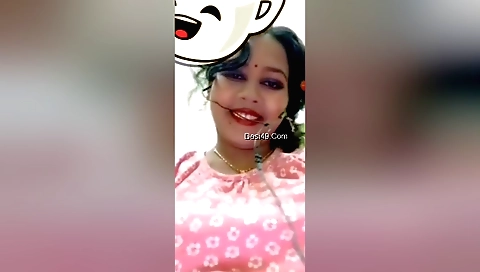 Sexy amateur brunette showing her body in a webcam