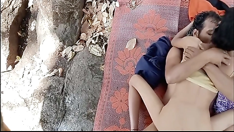 Indian chick fucked in the jungle in outdoor sex video