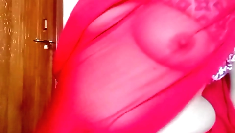 Amateur brunette masturbates in homemade solo video