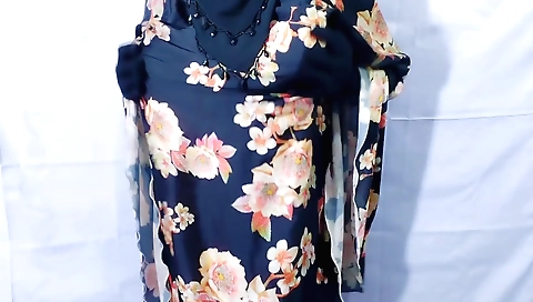 Indian housewife 18+ fucked in homemade solo video