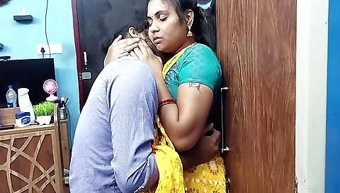 Indian brunette gets to cum on her lover in the bedroom