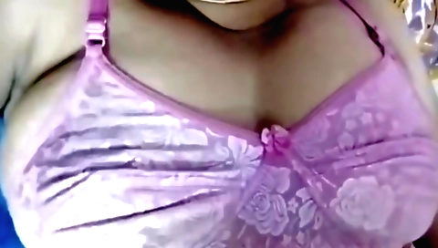 Indian brunette with big natural tits showing tits in hd video