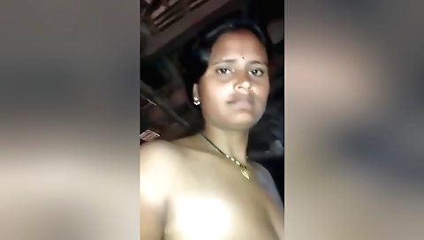Indian amateur hussy enjoys hairy pussy in the village