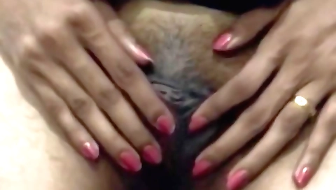 Amateur brunette hairy pussy with a big fat pussy 09a